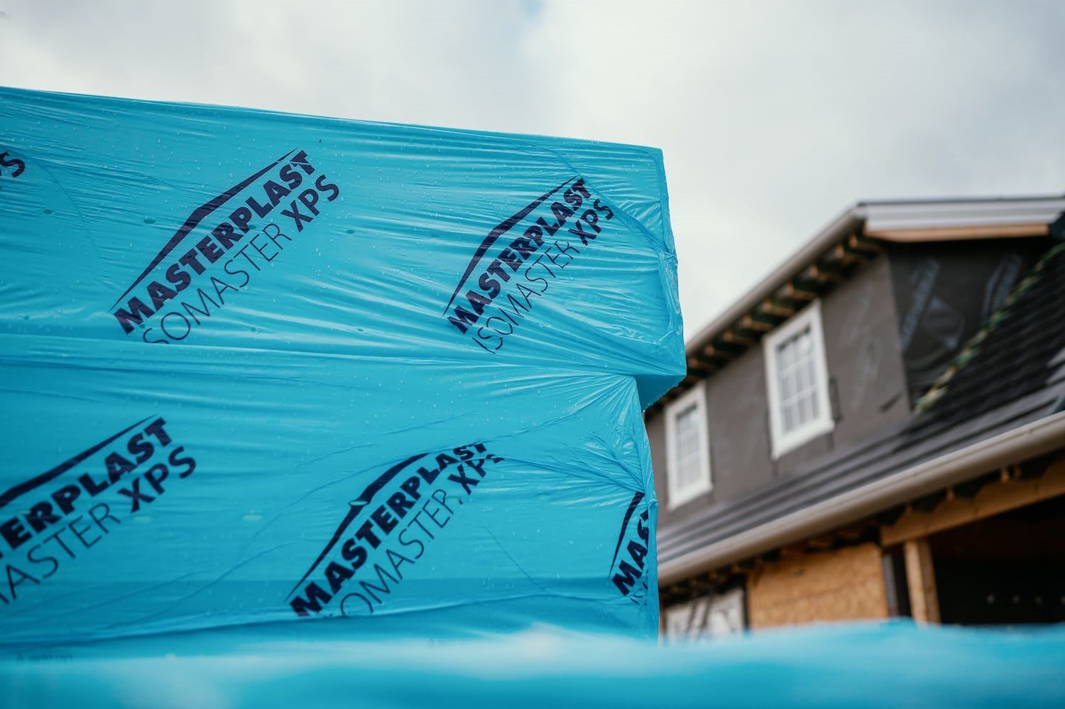 Csomagolt Masterplast XPS hőszigetelő lapok az építkezésen
